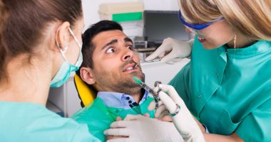 Frica de dentist se manifestă, uneori, cu atacuri de panică