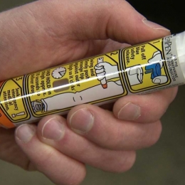 Autoinjectoare pentru anafilaxie: EpiPen şi Anapen. Cum să combaţi rapid reacţiile alergice foarte grave