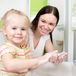 Spălaţi-vă cât mai des pe mâini! Evitaţi îmbolnăvirile cu diferiţi viruşi