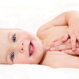 Masajul la nou-născut are beneficii de neegalat