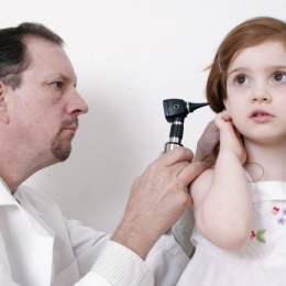 Atenţie la afecţiunile ORL! Îmbrăcaţi-vă copiii în funcţie de vreme