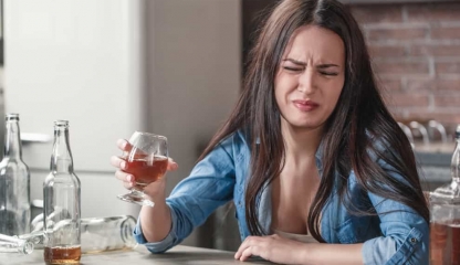 Alergia la alcool poate provoca reacții severe, inclusiv șoc anafilactic
