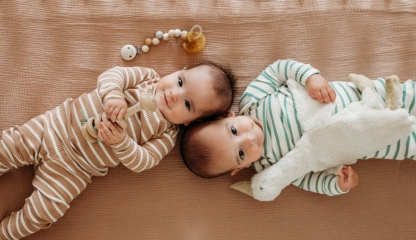 Apa termală aduce beneficii reale pentru pielea sensibilă a bebelușului