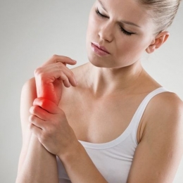 Artrita reumatoidă afectează în special genunchii şi mâinile