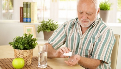 Când tratamentul devine amenințare. Care sunt pericolele automedicației