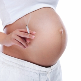 Eşti gravidă şi fumezi? Avortul spontan, un risc major