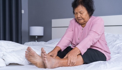 Cremele sau loțiunile exfoliante ajută la tratarea bătăturilor