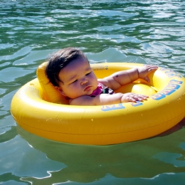 Interzis bebeluşilor la plajă! La ce riscuri sunt expuşi cei mici