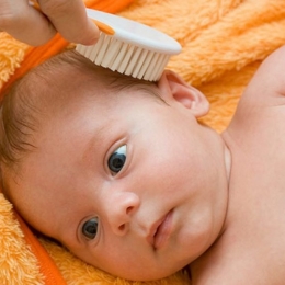 Ce probleme ridică acneea şi crusta de lapte ale bebeluşului