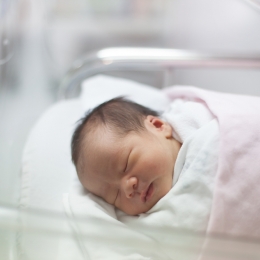 Bebeluşii percep aromele prin intermediul lichidului amniotic