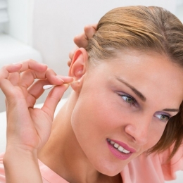 Beţişoarele de urechi din comerţ vă pot face mai mult rău decât bine