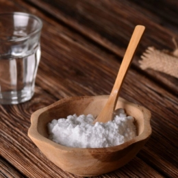 Bicarbonatul de sodiu ajută la ameliorarea durerilor din gât