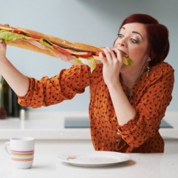 Nu mai exagerați cu mâncarea! Bulimia vă poate pune în pericol viața