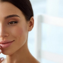 Buze crăpate? O dietă echilibrată rezolvă situația