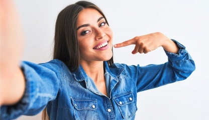 Aveți buzele crăpate? O dietă echilibrată rezolvă situația