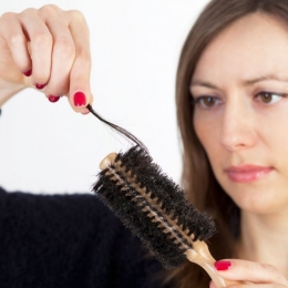 De ce le cade părul femeilor