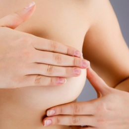 Femeile cu sâniii denşi, predispuse să dezvolte cancer mamar