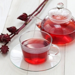 Ceaiul de hibiscus scade tensiunea arterială