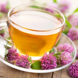Ceaiul de rozmarin și roiniță, efecte benefice asupra memoriei