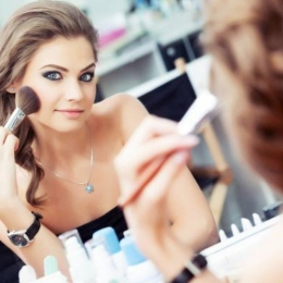 Oboseala şi lipsa somnului accentuează cearcănele