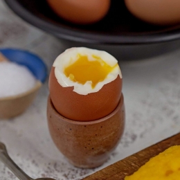 Cele mai sănătoase ouă sunt cele moi, consumate la micul dejun