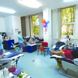 Ajutaţi-vă semenii! Donaţi sânge!