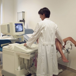 Colposcopia vă ajută la evidenţierea problemelor sistemului reproducător feminin