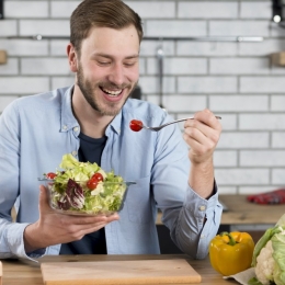 Ce poți face ca să nu te îngrași chiar dacă ai exagerat de sărbători cu mâncarea