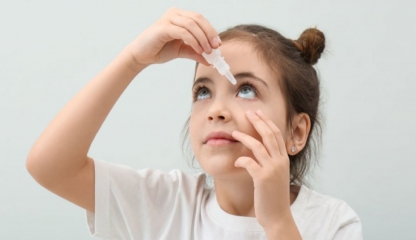 Conjunctivita la copii nu trebuie tratată superficial