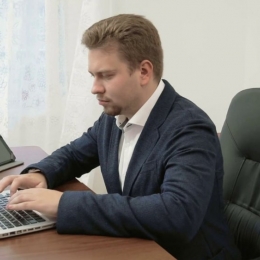 Ce este consilierea online? „Psihologul este alături de pacient şi îl ajută la greu şi la bine”