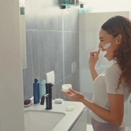 Nu confundați crema hidratantă cu cea emolientă. Nu sunt la fel!