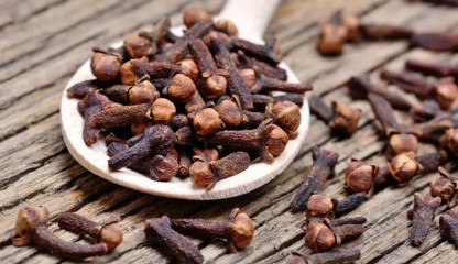 Ceaiul de cuișoare ajută la îmbunătățirea digestiei