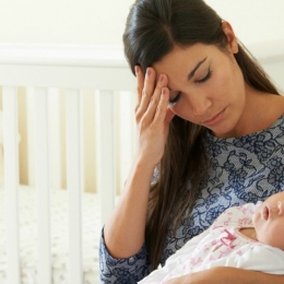 Modificările hormonale pot duce la depresie postpartum