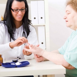 Evitaţi complicaţiile diabetului! Mergeţi la medic!