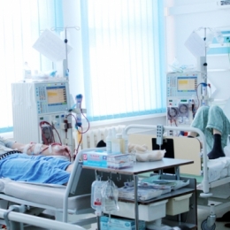 Dializaţii rămân în continuare în spital