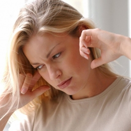 Nu vă mai curățați urechile cu bețișoare!