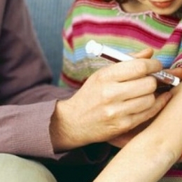 Părinţi, luaţi măsuri urgente! Mii de copii cu diabet luptă permanent pentru viaţa lor