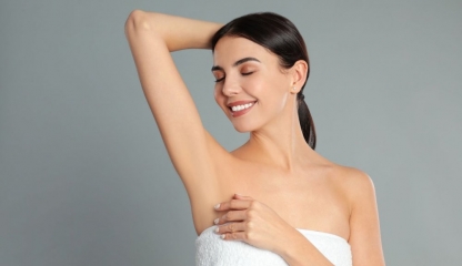 Gelul pe bază de aloe vera calmează pielea și atenuează roșeața după epilare