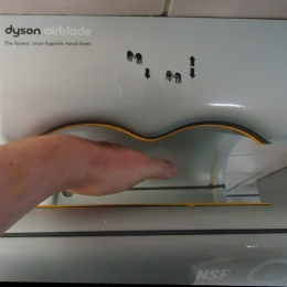 Evitaţi uscătoarele de mâini!