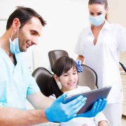 Fără sârme! Noul tratament invizibil de îndreptare a dinţilor