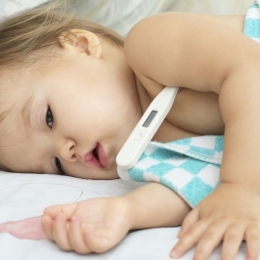 Copilul are febră? Ce trebuie să facă părinții