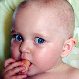 Mezelurile, mai ales crenvurştii şi parizerul, interzise copiilor! "Conţin substanţe care dau dependenţă"