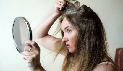 Albirea prematură a părului. Semnul ascuns care îți poate salva sănătatea