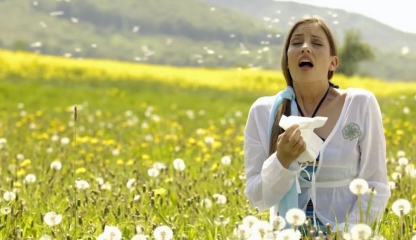 Feriți-vă de alergiile de sezon! Cu ce simptome vă puteți confrunta