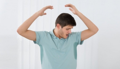 Alimente și băuturi care te fac să transpiri excesiv și să miroși urât