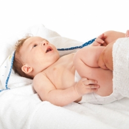 Displazia de şold la bebeluşi: cauze, diagnosticare şi tratament