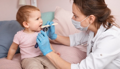 Cum să protejați micuții de faringită și amigdalită streptococică