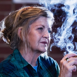 Încercați să nu mai fumaţi deoarece vă puteți afecta vederea!