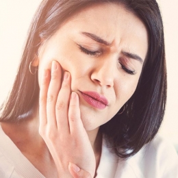 Umflătura după implant dentar, un răspuns natural al organismului