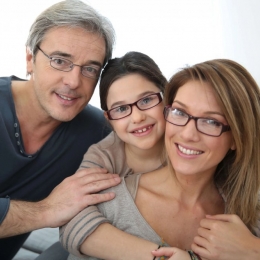 Ochelarii de vedere, foarte utili, după vârsta de 40 de ani